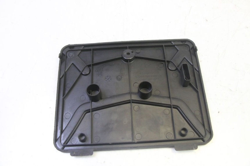 photo de BATTERY COVER KYMCO AGILITY 4T 50 (2005 - 2018) - Alternative perspective