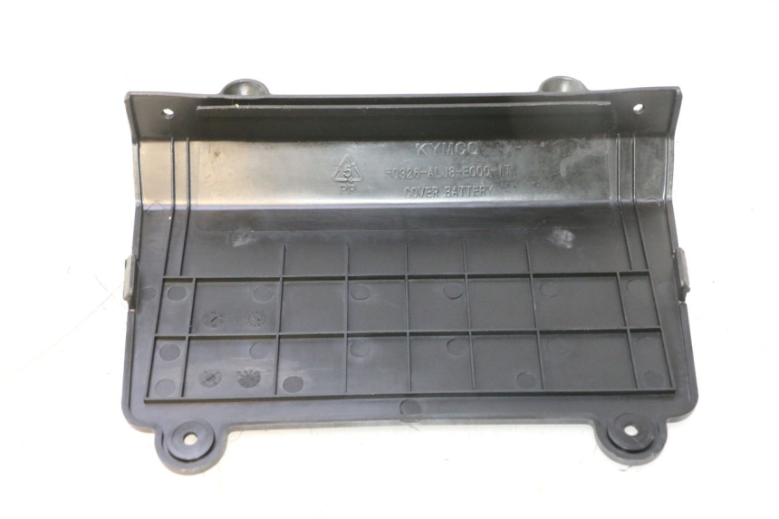 photo de BATTERY COVER KYMCO AGILITY CITY 16P 125 (2015 - 2024) - Alternative perspective