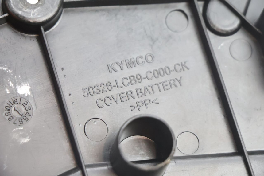 photo de BATTERY COVER KYMCO AGILITY FR 2T 50 (2012 - 2017) - Technical close-up
