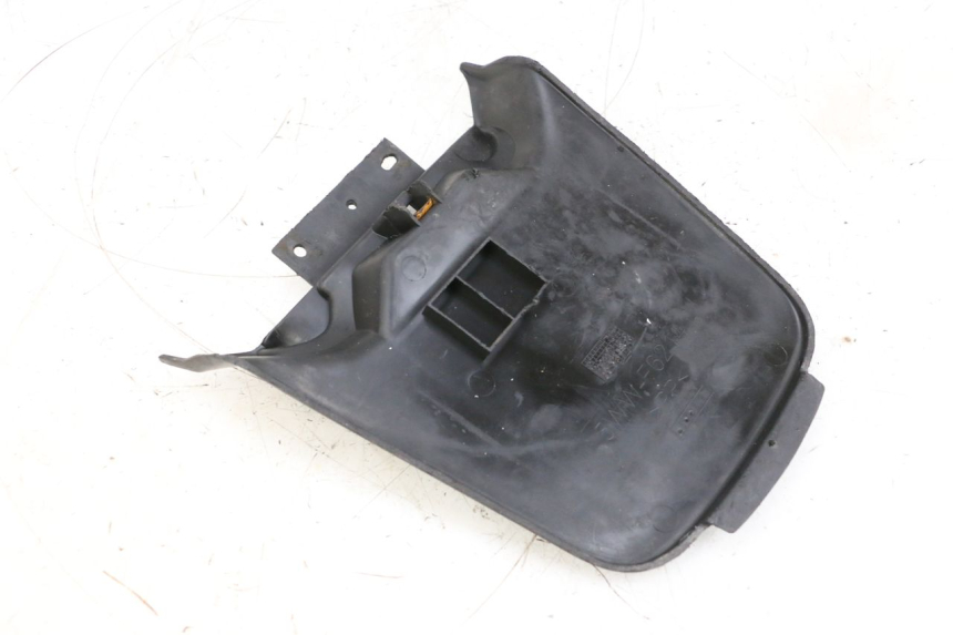 photo de BATTERY COVER MBK BOOSTER SPIRIT NAKED 50 (2004 - 2017) - Zoom on usage condition