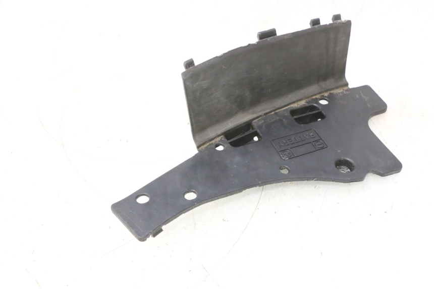 photo de BATTERY COVER SUZUKI BURGMAN 125 (2007 - 2014) - Zoom on usage condition