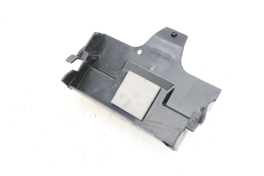 photo de BATTERY COVER SUZUKI BURGMAN EXECUTIVE ABS 650 (2006 - 2012) - Component detail
