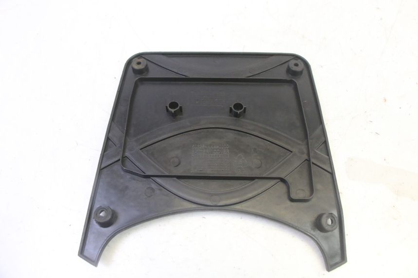 photo de BATTERY COVER SYM CROX 4T 50 (2016 - 2023) - Alternative perspective