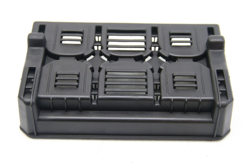 photo de BATTERY COVER PEUGEOT E-VIVACITY 1 (2012 - 2018) - Fixing points details