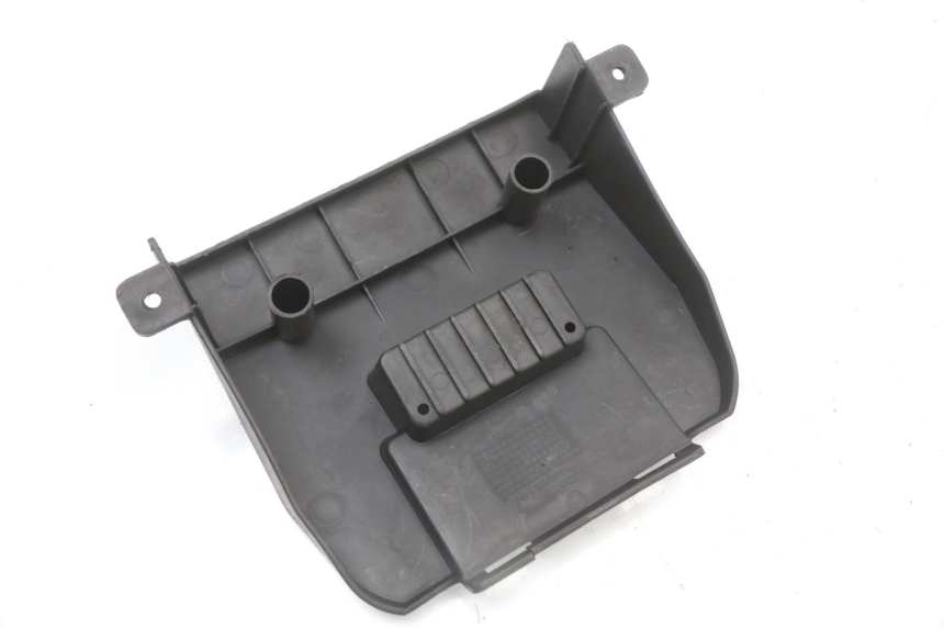 photo de BATTERY COVER LONGJIA EASY MAX 125 (2020 - 2024) - Zoom on usage condition