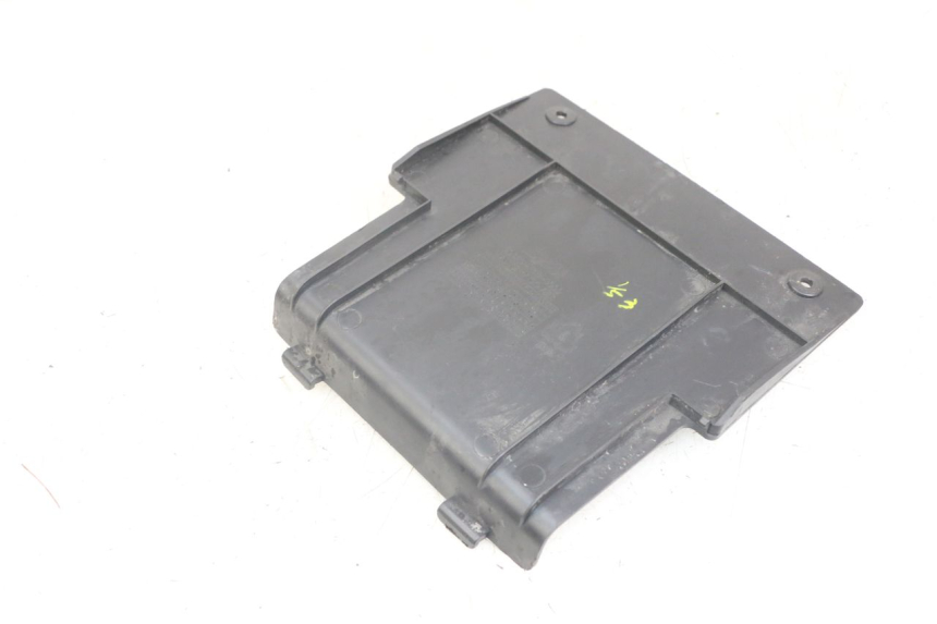 photo de BATTERY COVER SYM FIDDLE 3 III 125 (2014 - 2020) - Zoom on usage condition