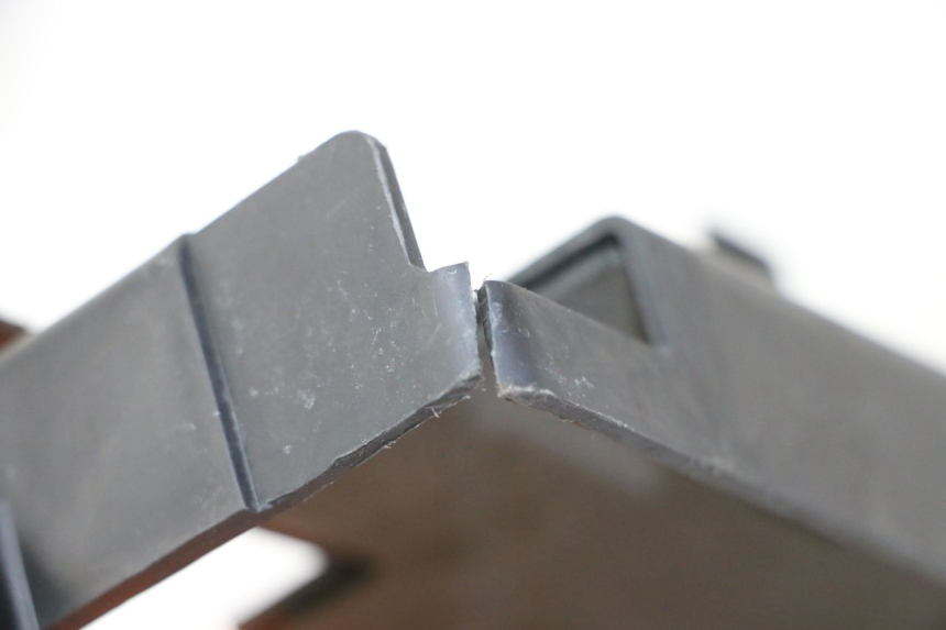 photo de BATTERY COVER YAMAHA FZ6 FAZER S2 600 (2007 - 2011) - Zoom on usage condition