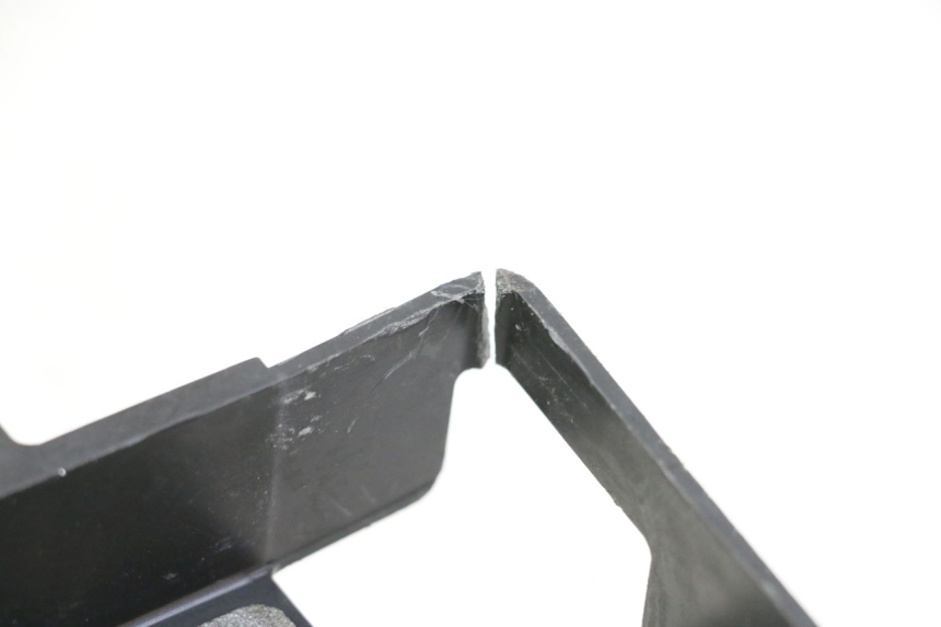 photo de BATTERY COVER YAMAHA FZ6 FAZER S2 600 (2007 - 2011) - Alternative perspective