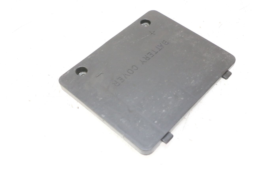 photo de BATTERY COVER DAELIM HISTORY 125 (2001 - 2002) - Zoom on usage condition