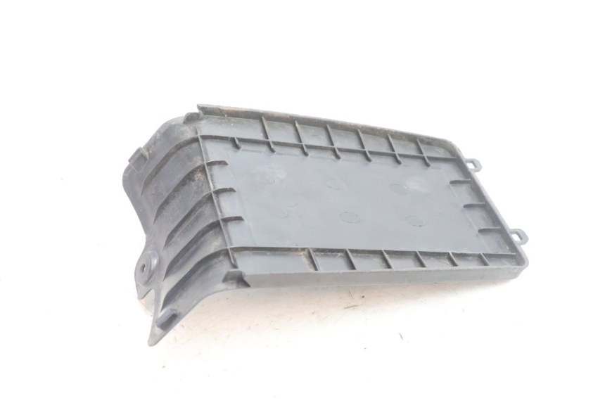 photo de BATTERY COVER PEUGEOT KISBEE 2T 50 (2010 - 2017) - Fixing points details