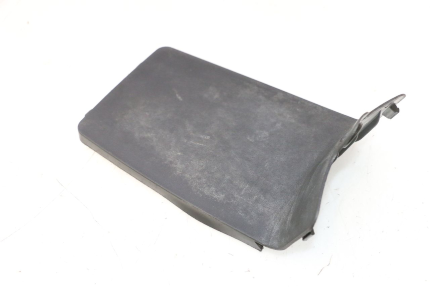 photo de BATTERY COVER PEUGEOT KISBEE 4T 50 (2023 - 2026) - Fixing points details