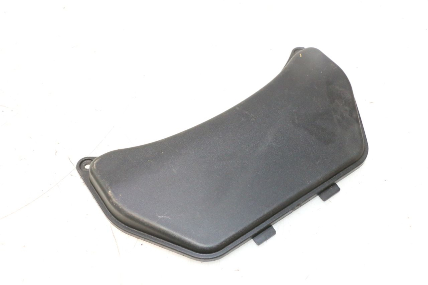 photo de BATTERY COVER PIAGGIO LIBERTY IGET 4T 50 (2021 - 2025) - Zoom on usage condition
