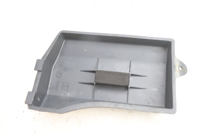 photo de BATTERY COVER PIAGGIO LIBERTY 125 (1998 - 2008) - Zoom on usage condition