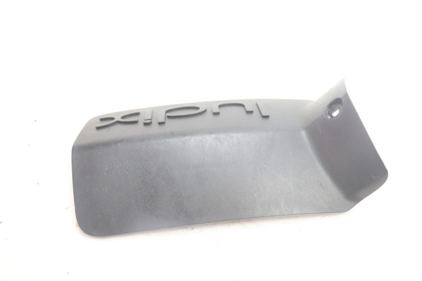 photo de BATTERY COVER PEUGEOT LUDIX 50 (2005 - 2007) - Zoom on usage condition