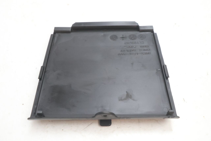 photo de BATTERY COVER KYMCO MOVIE S 125 (2009 - 2018) - Additional view of the item