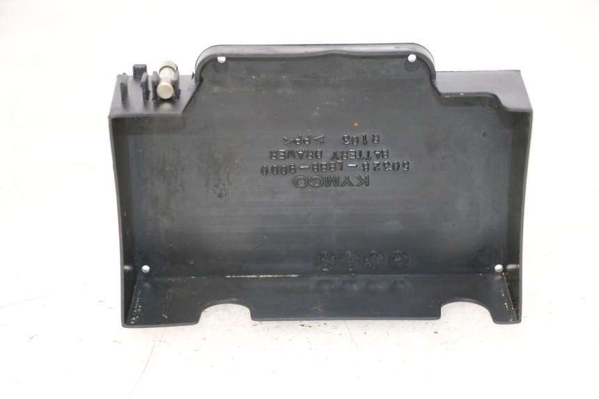 photo de BATTERY COVER KYMCO MOVIE S 125 (2009 - 2018) - Component zoom