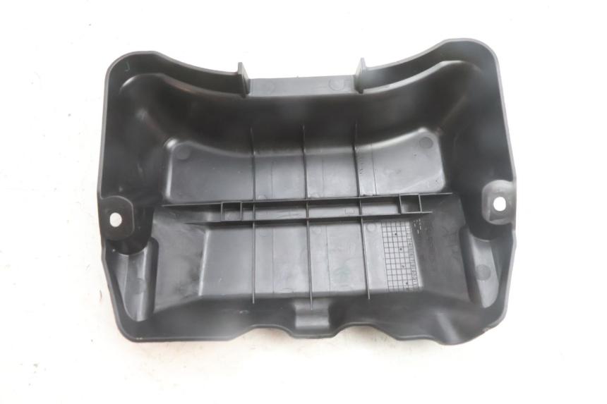 photo de BATTERY COVER YAMAHA N-MAX NMAX 125 (2021 - 2024) - Zoom on usage condition