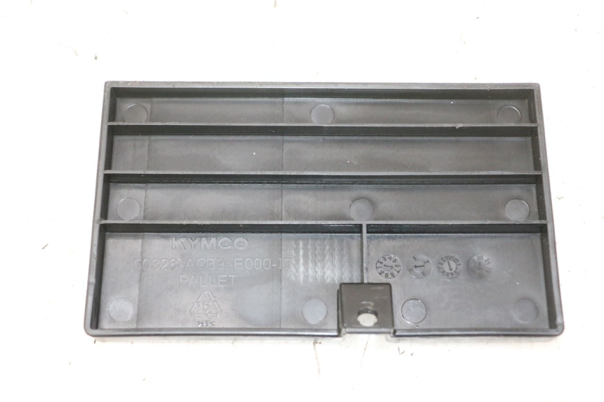 photo de BATTERY COVER KYMCO LIKE 4T 50 (2019 - 2025) - Component detail
