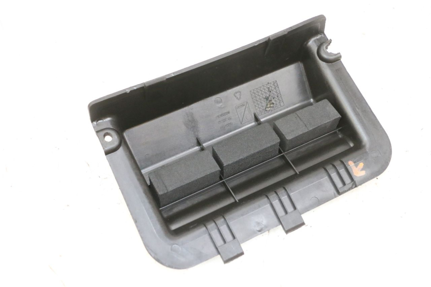 photo de BATTERY COVER PIAGGIO NEW TYPHOON 50 (2018 - 2021) - Alternative perspective