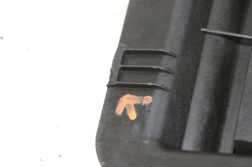 photo de BATTERY COVER PIAGGIO NEW TYPHOON 50 (2018 - 2021) - Technical close-up