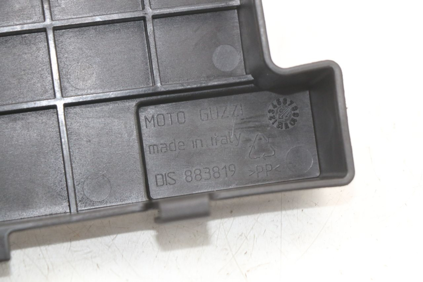 photo de BATTERY COVER MOTO GUZZI NORGE 8V GT 1200 (2011 - 2016) - Alternative perspective