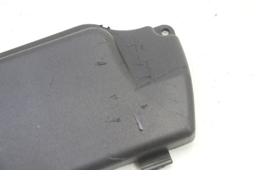 photo de BATTERY COVER PIAGGIO NRG POWER PUREJET 50 (2018 - 2021) - Zoom on usage condition