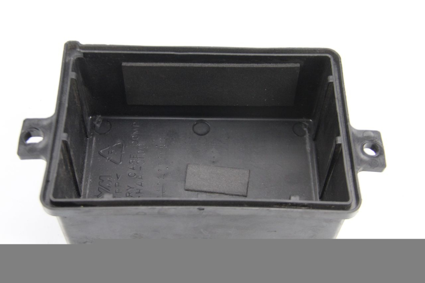 photo de BATTERY COVER SYM ORBIT III 3 4T 50 (2021 - 2025) - Zoom on usage condition