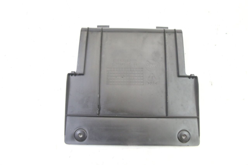photo de BATTERY COVER SYM ORBIT III 3 4T 50 (2021 - 2025) - Zoom on usage condition