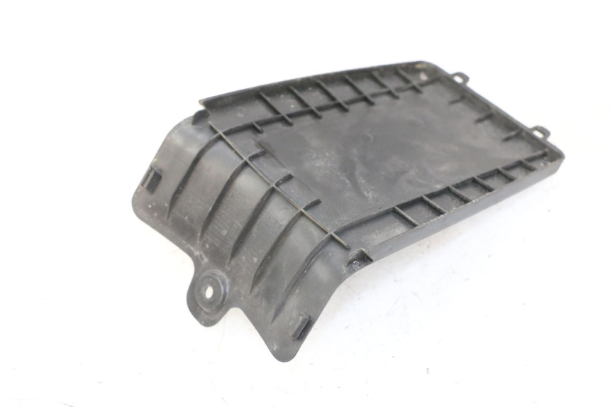 photo de BATTERY COVER PEUGEOT KISBEE 4T 50 (2018 - 2022) - Zoom on usage condition