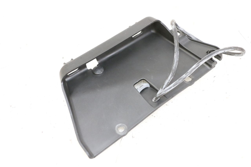 photo de BATTERY COVER ROYAL ENFIELD CONTINENTAL GT 650 (2019 - 2024) - Zoom on usage condition