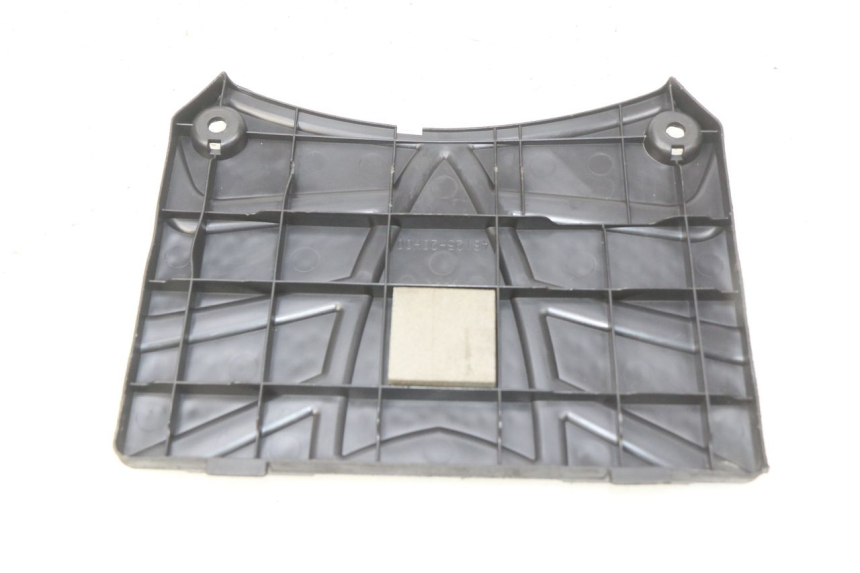 photo de BATTERY COVER SUZUKI SIXTEEN 125 (2008 - 2010) - Component detail