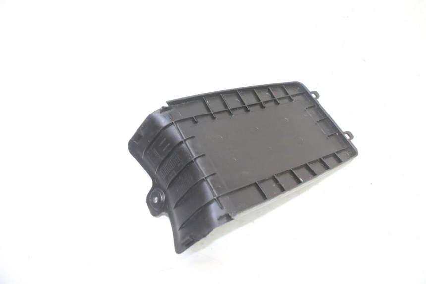 photo de BATTERY COVER PEUGEOT STREETZONE I 2T 50 (2018 - 2020) - Zoom on usage condition