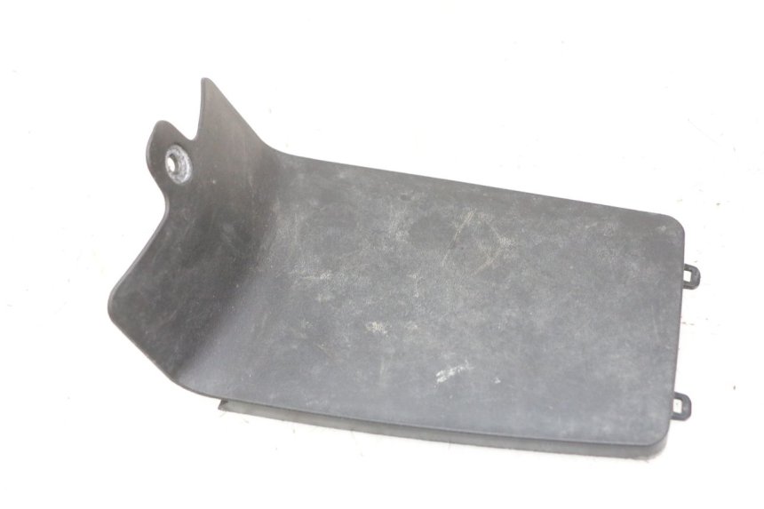 photo de BATTERY COVER PEUGEOT STREETZONE I NAKED 2T 50 (2018 - 2020) - Zoom on usage condition