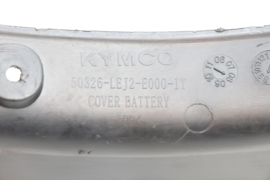 photo de BATTERY COVER KYMCO SUPER 8 2T 50 (2007 - 2013) - Fixing points details