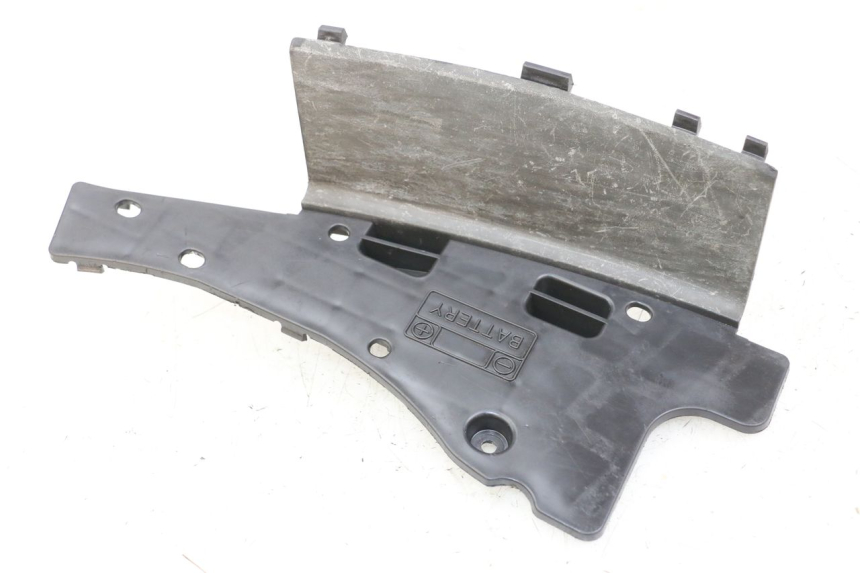 photo de BATTERY COVER SUZUKI BURGMAN 125 (2007 - 2014) - Alternative perspective
