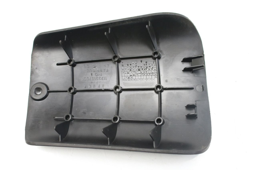 photo de BATTERY COVER PEUGEOT TKR TREKKER FURIOUS 50 (2005 - 2014) - Component detail