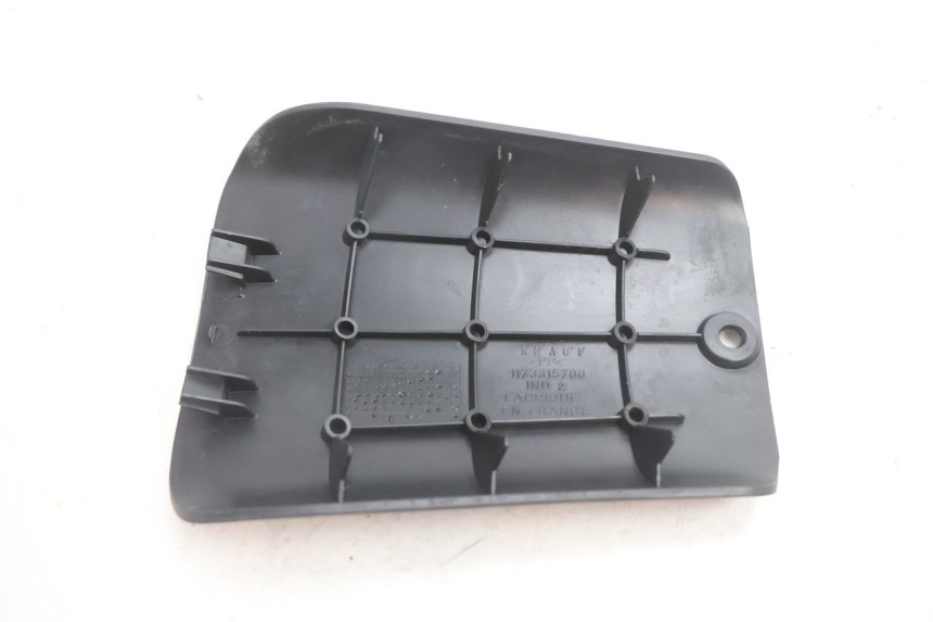 photo de BATTERY COVER PEUGEOT TKR TREKKER FURIOUS 50 (2005 - 2014) - Zoom on usage condition