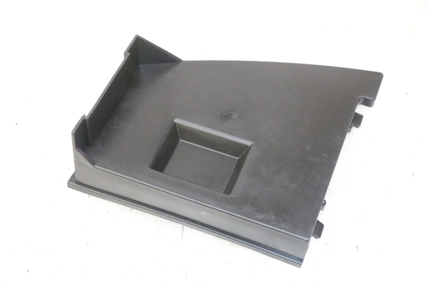 photo de BATTERY COVER YAMAHA WHY 50 (1998 - 2000) - Component detail