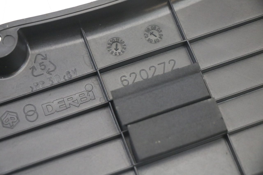 photo de BATTERY COVER PIAGGIO XEVO - X EVO 125 (2007 - 2017) - Technical close-up