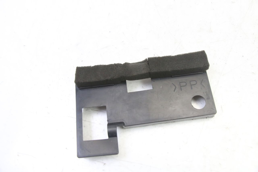 photo de BATTERY COVER YAMAHA XJ6 ABS 600 (2008 - 2016) - Zoom on usage condition