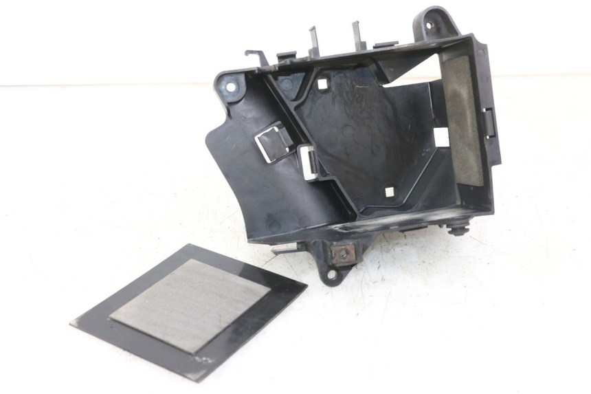 photo de BATTERY COVER YAMAHA XVS DRAG STAR DRAGSTAR 650 (1997 - 2007) - Technical close-up
