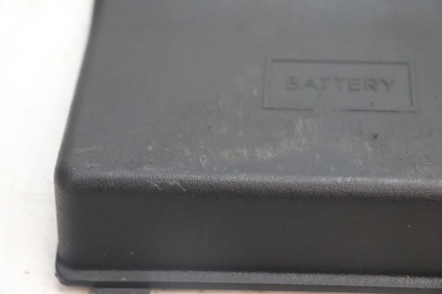 photo de BATTERY COVER PIAGGIO ZIP 4T 50 (2018 - 2020) - Zoom on usage condition
