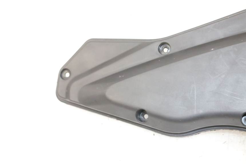 photo de BOX FILTER COVER PEUGEOT VIVACITY 125 (2010 - 2017) - Zoom on usage condition