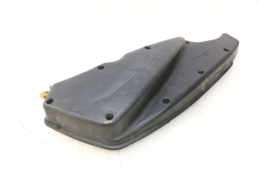 photo de BOX FILTER COVER PEUGEOT SATELIS 125 (2006 - 2009) - Zoom on usage condition