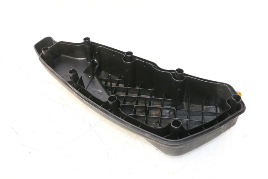 photo de BOX FILTER COVER PEUGEOT SATELIS 125 (2006 - 2009) - Technical close-up