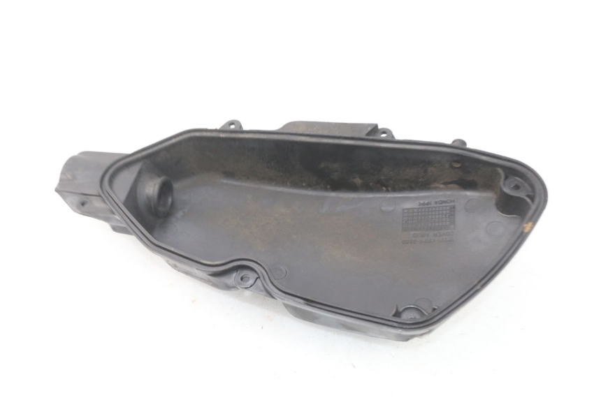 photo de BOX FILTER COVER HONDA SCV LEAD 100 (2003 - 2007) - Zoom on usage condition
