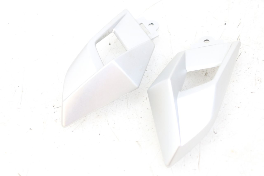 photo de SIDE FRAME COVER YAMAHA AEROX 2T 50 (2013 - 2017) - Zoom on usage condition