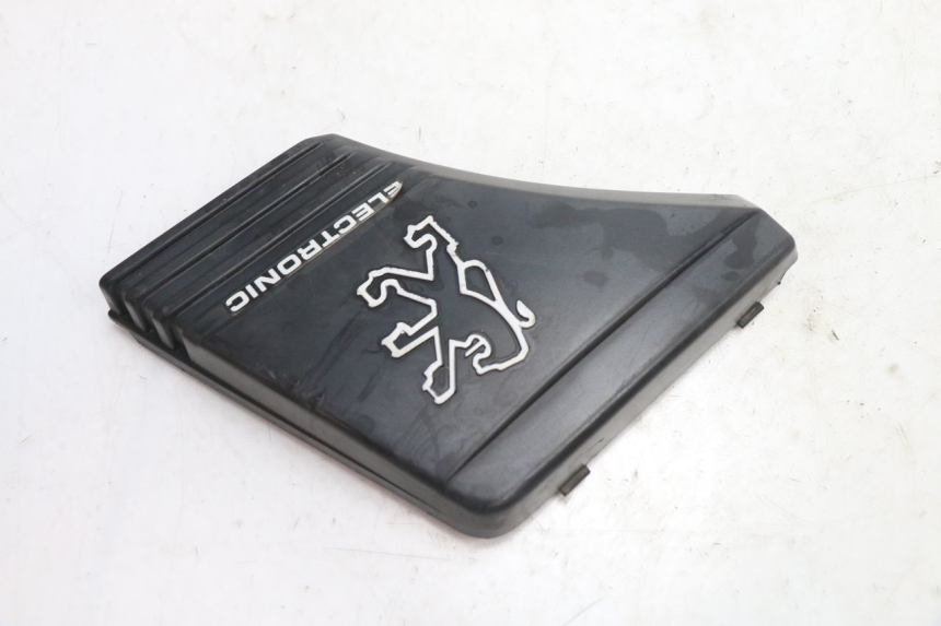 photo de RIGHT SIDE FRAME COVER PEUGEOT 103 SPX CLIP 50 (1989 - 1992) - Component detail