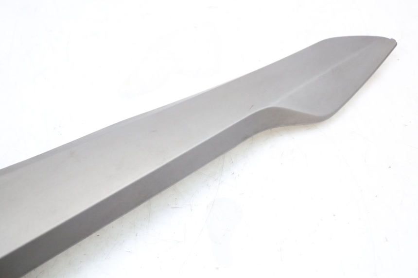 photo de RIGHT SIDE LATERAL FRAME COVER QUADRO 3D S 350 (2013 - 2018) - Zoom on usage condition