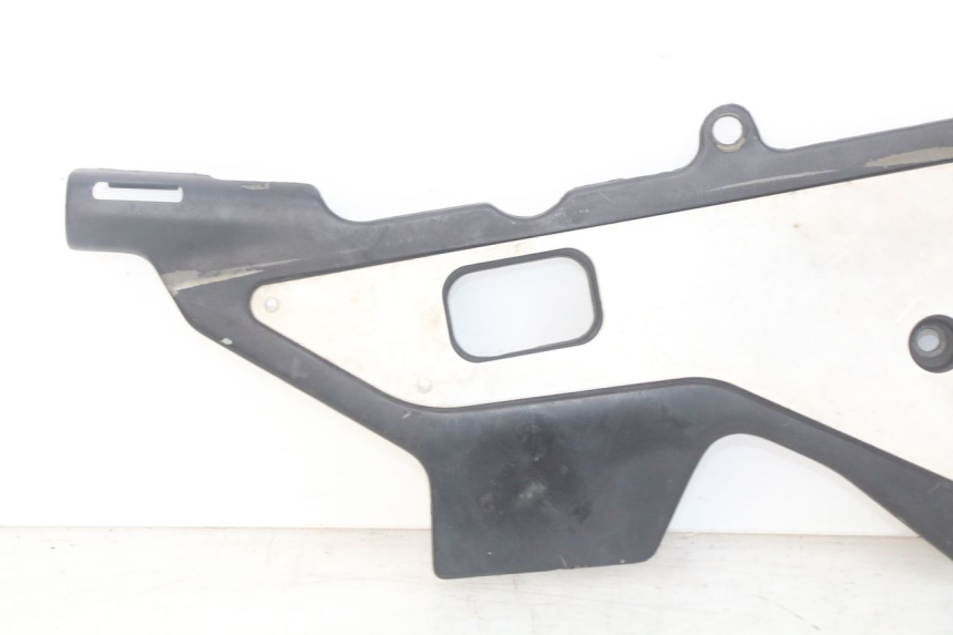 photo de RIGHT SIDE LATERAL FRAME COVER HONDA CBR F SC25 1000 (1989 - 1992) - Alternative perspective